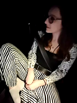 Tinas5 online show from March 2026 06:04:01 PM