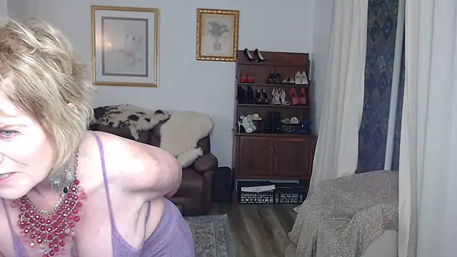 Snapshot of SindeeDix chatting on November 2025 12:49:01 PM SindeeDix online show from November 2025 12:49:01 PM