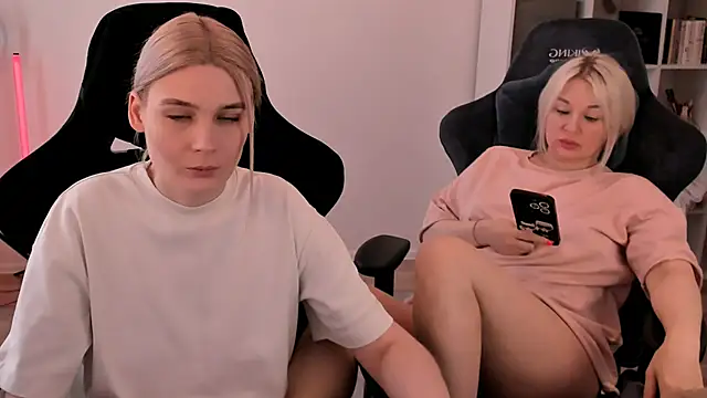 hotblonds online show from March 2025 10:00:02 AM