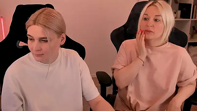 hotblonds online show from March 2025 02:30:02 PM