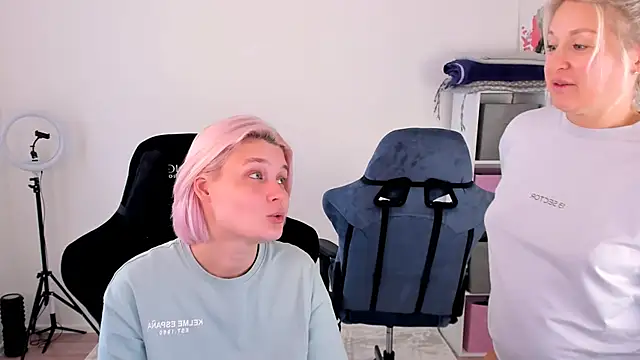 hotblonds online show from October 2025 10:58:02 AM