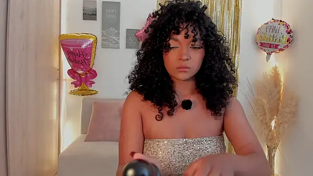 Snapshot of mariam_hill chatting on May 2026 08:37:01 PM mariam hill online show from May 2026 08:37:01 PM