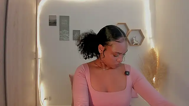 Snapshot of mariam_hill chatting on June 2026 12:53:02 AM mariam hill online show from June 2026 12:53:02 AM