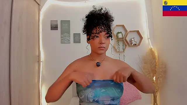 Snapshot of mariam_hill chatting on June 2026 05:36:01 PM mariam hill online show from June 2026 05:36:01 PM