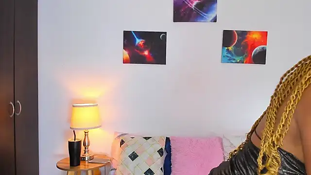 SarahCinnamon- online show from November 2025 08:08:01 PM