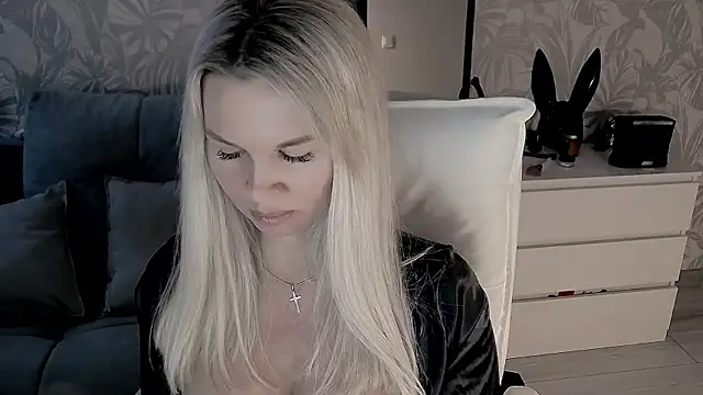 Snapshot of EvaRelusionJ chatting on October 2025 02:25:02 AM EvaRelusionJ online show from October 2025 02:25:02 AM