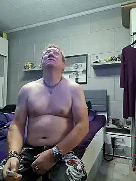 tomtom111111 online show from January 2025 10:49:02 AM