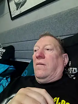 tomtom111111 online show from October 2025 11:44:02 AM