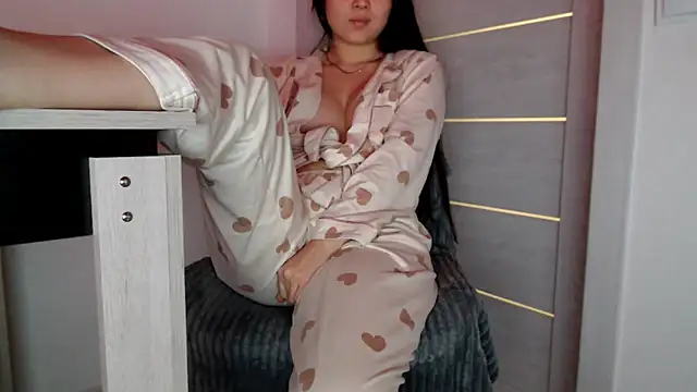 Snapshot of Lili_asian chatting on December 2024 11:01:01 PM Lili asian online show from December 2024 11:01:01 PM