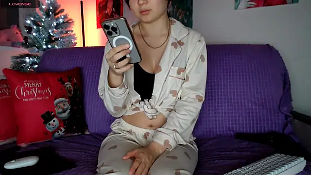 Snapshot of Lili_asian chatting on December 2024 08:36:02 PM Lili asian online show from December 2024 08:36:02 PM
