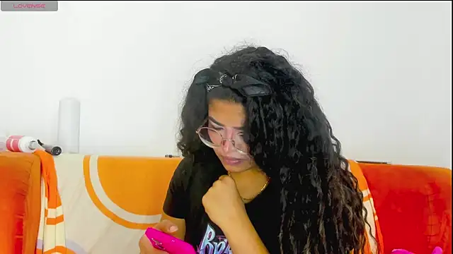 Snapshot of moana_taylor chatting on April 2026 12:50:01 PM moana taylor online show from April 2026 12:50:01 PM