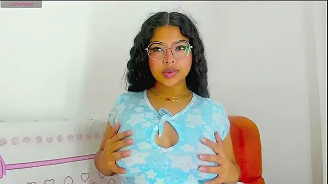Snapshot of moana_taylor chatting on May 2026 10:33:02 AM moana taylor online show from May 2026 10:33:02 AM