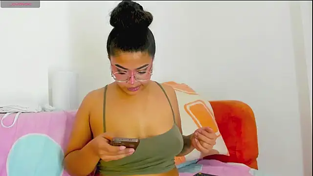 Snapshot of moana_taylor chatting on May 2026 01:08:01 PM moana taylor online show from May 2026 01:08:01 PM