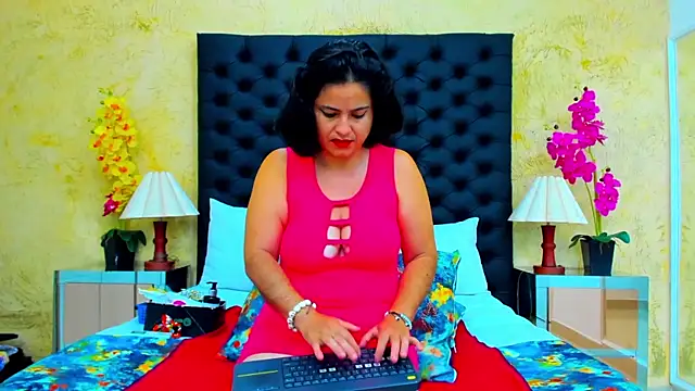 SaraBernarrd online show from January 2025 01:13:01 PM
