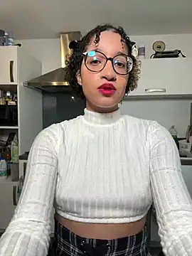 Snapshot of Lauyako chatting on January 2025 03:52:02 PM Lauyako online show from January 2025 03:52:02 PM