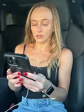 Snapshot of lunagirl13 chatting on July 2026 11:51:02 PM lunagirl13 online show from July 2026 11:51:02 PM