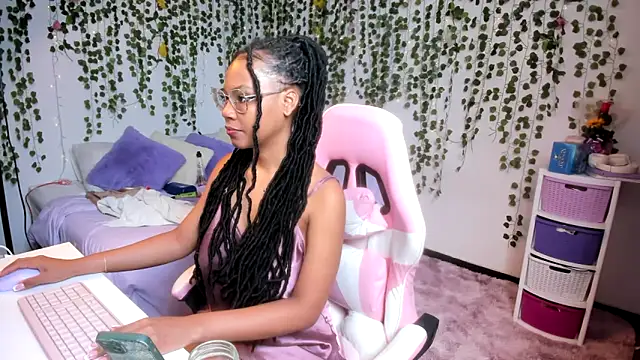 violeta milleer online show from November 2025 05:12:01 PM