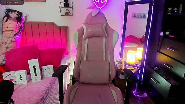 Snapshot of lilly_sweett chatting on January 2025 06:06:01 AM lilly sweett online show from January 2025 06:06:01 AM