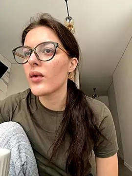 Snapshot of little_belucci chatting on October 2025 12:57:02 PM little belucci online show from October 2025 12:57:02 PM