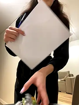 little belucci online show from December 2025 05:32:01 PM