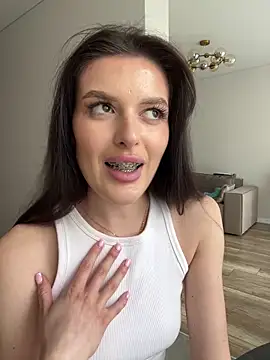Snapshot of little_belucci chatting on June 2026 01:34:01 PM little belucci online show from June 2026 01:34:01 PM