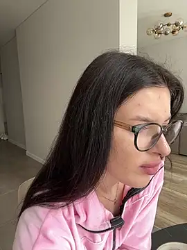 Snapshot of little_belucci chatting on June 2026 11:01:02 AM little belucci online show from June 2026 11:01:02 AM