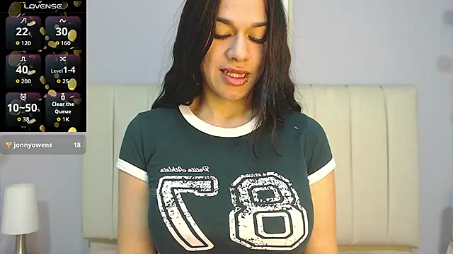 Snapshot of amy_le01 chatting on December 2025 01:48:01 PM amy le01 online show from December 2025 01:48:01 PM