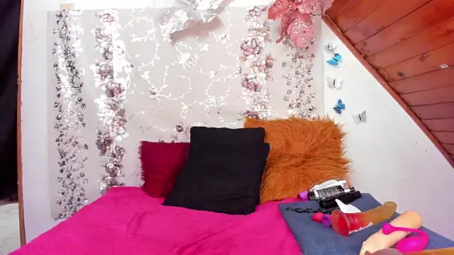 Hannaa32 online show from March 2025 11:04:01 PM