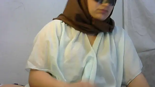 Snapshot of insatiableeee chatting on December 2024 09:11:02 PM insatiableeee online show from December 2024 09:11:02 PM