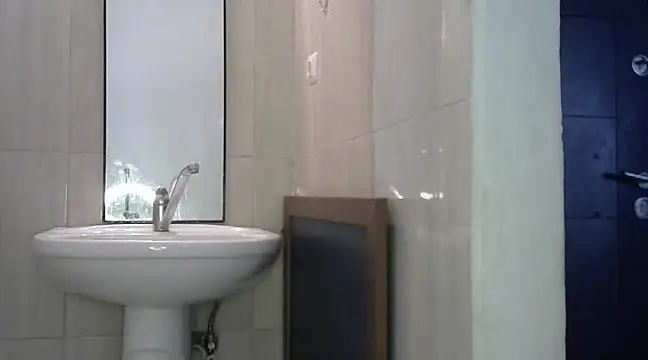 Snapshot of insatiableeee chatting on January 2025 07:24:01 AM insatiableeee online show from January 2025 07:24:01 AM