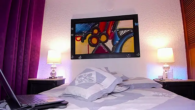 Snapshot of Zahra_Elena chatting on February 2025 06:04:02 PM Zahra Elena online show from February 2025 06:04:02 PM