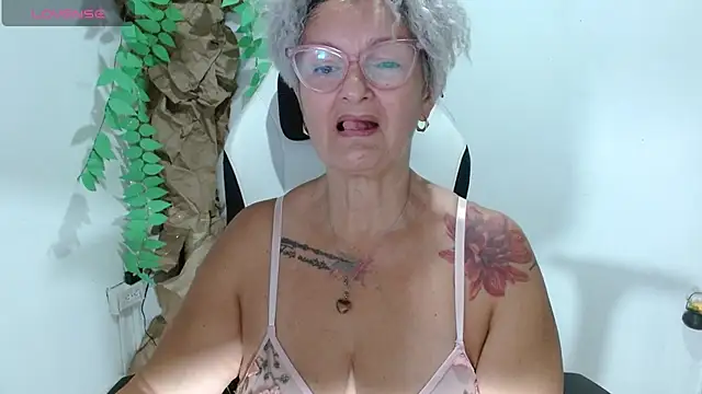 Snapshot of bety-cum2 chatting on April 2026 10:45:02 PM bety-cum2 online show from April 2026 10:45:02 PM