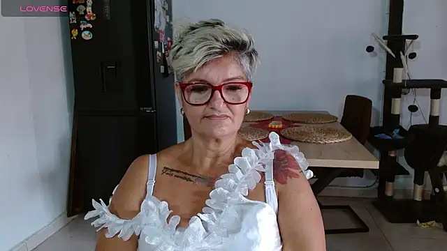 Snapshot of bety-cum2 chatting on June 2026 01:35:02 PM bety-cum2 online show from June 2026 01:35:02 PM