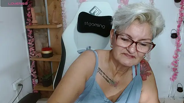 Snapshot of bety-cum2 chatting on July 2026 05:37:02 PM bety-cum2 online show from July 2026 05:37:02 PM