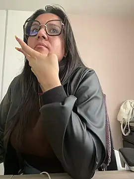 Snapshot of SWEETLILY18 chatting on December 2024 02:27:01 PM SWEETLILY18 online show from December 2024 02:27:01 PM