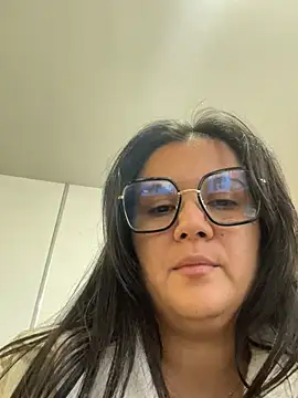 Snapshot of SWEETLILY18 chatting on January 2025 03:59:02 PM SWEETLILY18 online show from January 2025 03:59:02 PM