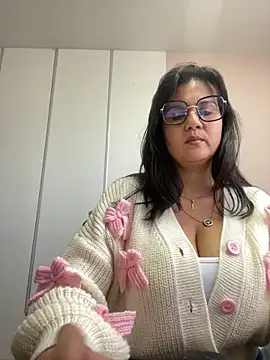 Snapshot of SWEETLILY18 chatting on February 2025 02:37:01 PM SWEETLILY18 online show from February 2025 02:37:01 PM