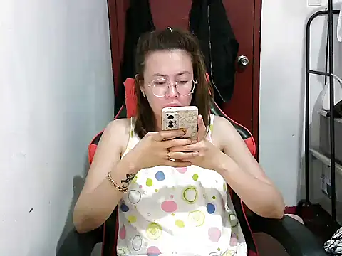 Snapshot of crizzybel chatting on January 2025 12:46:01 AM crizzybel online show from January 2025 12:46:01 AM