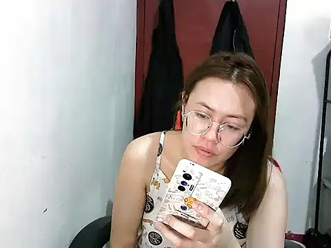 Snapshot of crizzybel chatting on January 2025 04:54:02 AM crizzybel online show from January 2025 04:54:02 AM