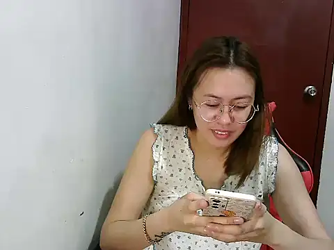 Snapshot of crizzybel chatting on January 2025 09:51:02 PM crizzybel online show from January 2025 09:51:02 PM
