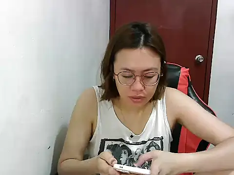 Snapshot of crizzybel chatting on February 2025 11:26:02 PM crizzybel online show from February 2025 11:26:02 PM
