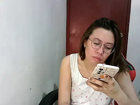 Snapshot of crizzybel chatting on February 2025 09:15:02 PM crizzybel online show from February 2025 09:15:02 PM