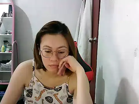 Snapshot of crizzybel chatting on March 2025 07:10:01 AM crizzybel online show from March 2025 07:10:01 AM