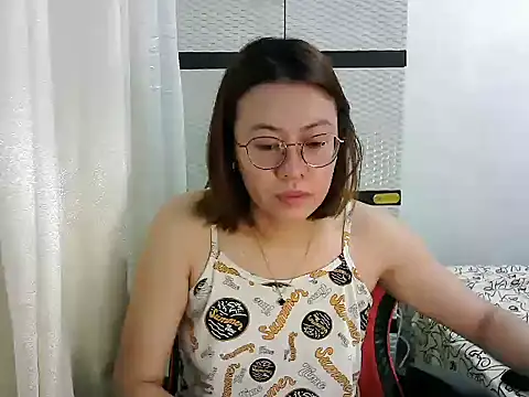 Snapshot of crizzybel chatting on March 2025 03:37:02 AM crizzybel online show from March 2025 03:37:02 AM