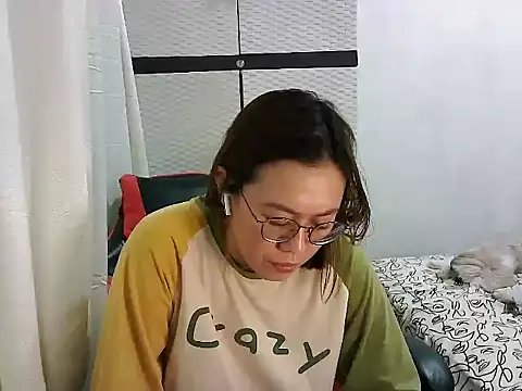 Snapshot of crizzybel chatting on March 2025 05:02:01 AM crizzybel online show from March 2025 05:02:01 AM