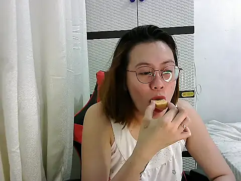 Snapshot of crizzybel chatting on March 2025 03:24:02 PM crizzybel online show from March 2025 03:24:02 PM