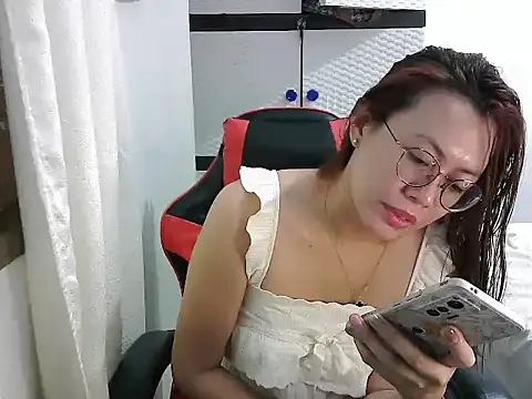 Snapshot of crizzybel chatting on September 2025 03:45:01 PM crizzybel online show from September 2025 03:45:01 PM