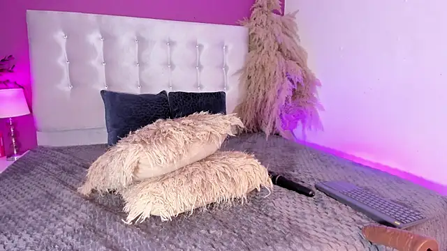 Snapshot of Brunna-Brownn chatting on June 2026 12:22:01 PM Brunna-Brownn online show from June 2026 12:22:01 PM