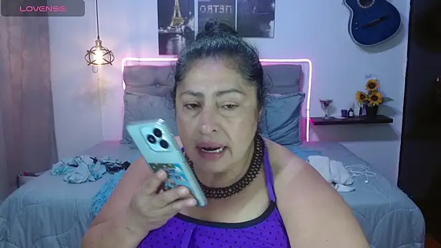 Keyla01  online show from April 2026 12:42:01 PM