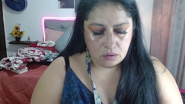Keyla01  online show from June 2026 06:54:01 PM